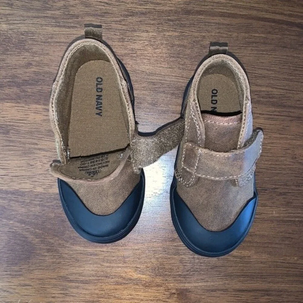 Old Navy Faux Suede mid-Top Chukka sneakers 5,6,11